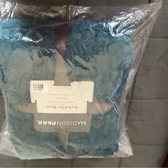 Throw - Picture 3 of 7